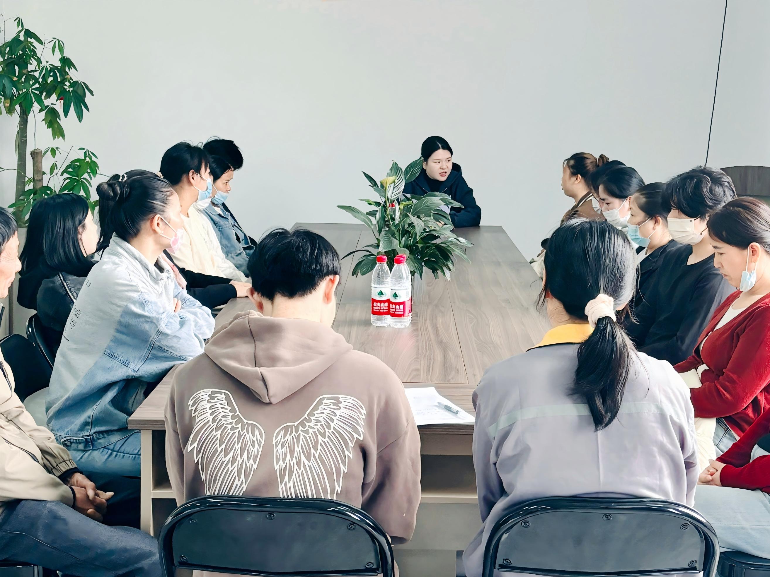 Tehnologia optică Shanghai Silk stimulează inovația și dialogul la Simpozionul pentru angajați remarcabili