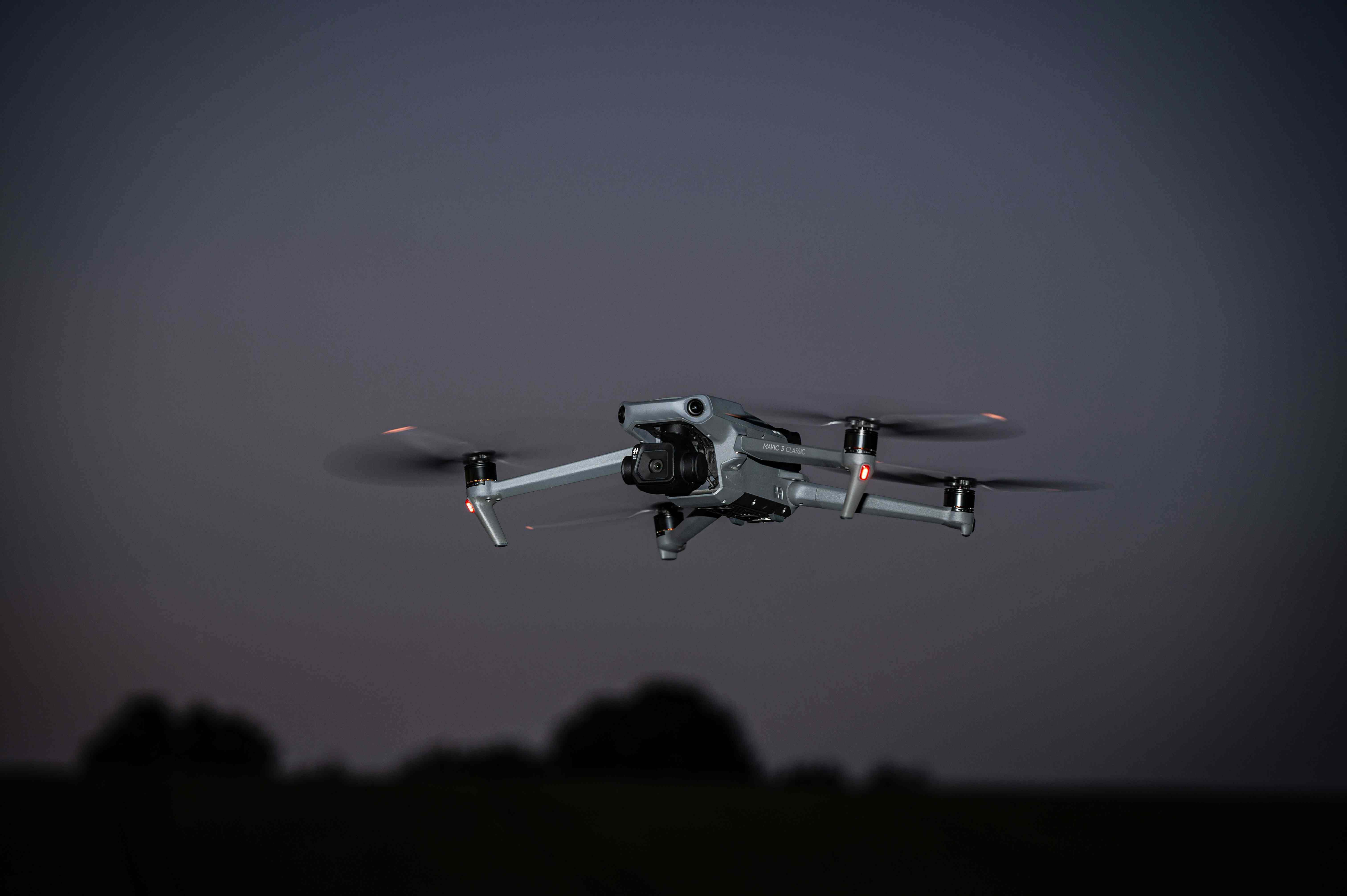 F1.0 vs IR: care obiectiv câștigă pentru zborurile de noapte FPV?